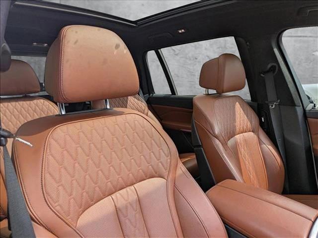 Vehicle image 10 of 30