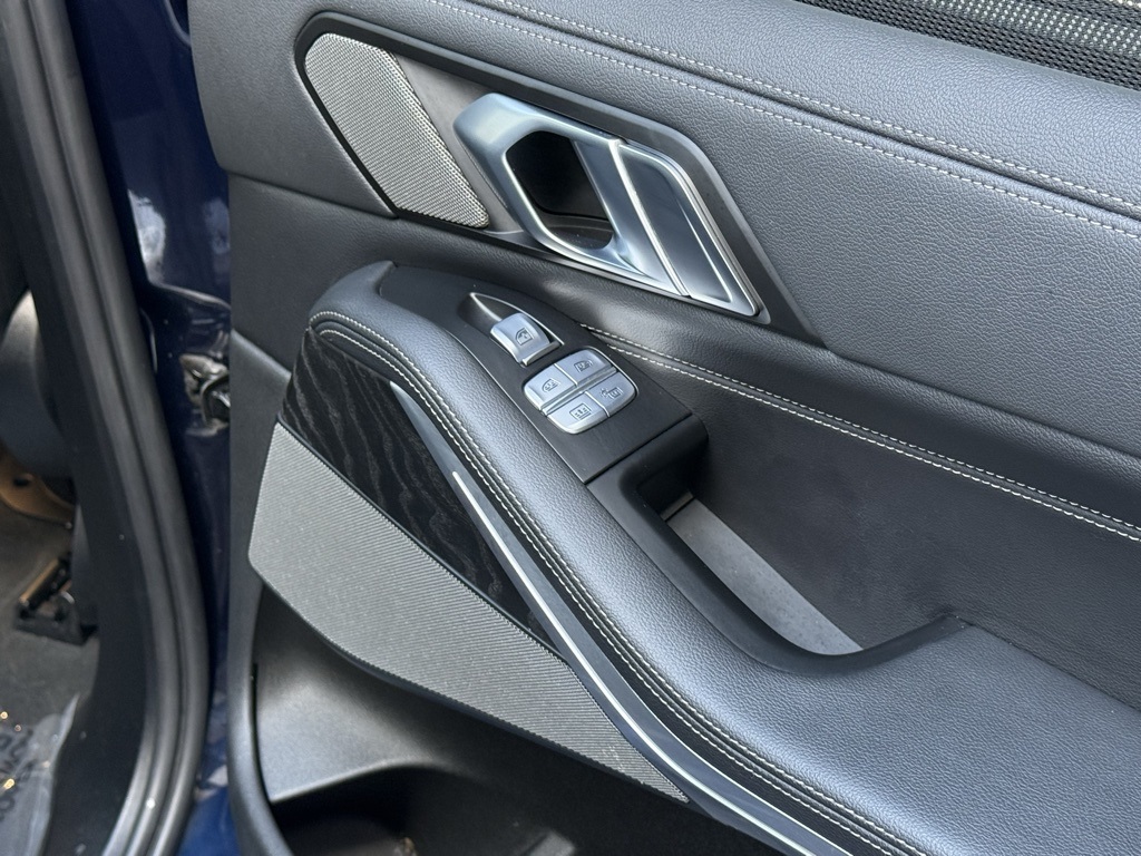 Vehicle image 98 of 106