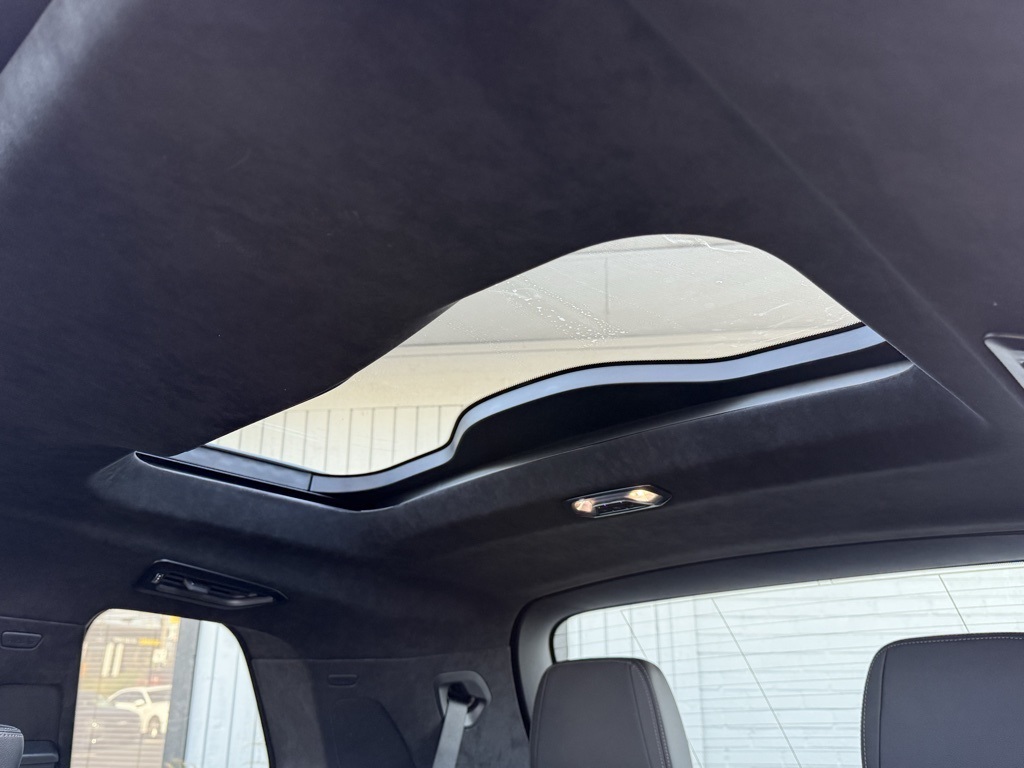 Vehicle image 80 of 106