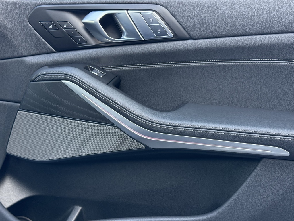 Vehicle image 73 of 106