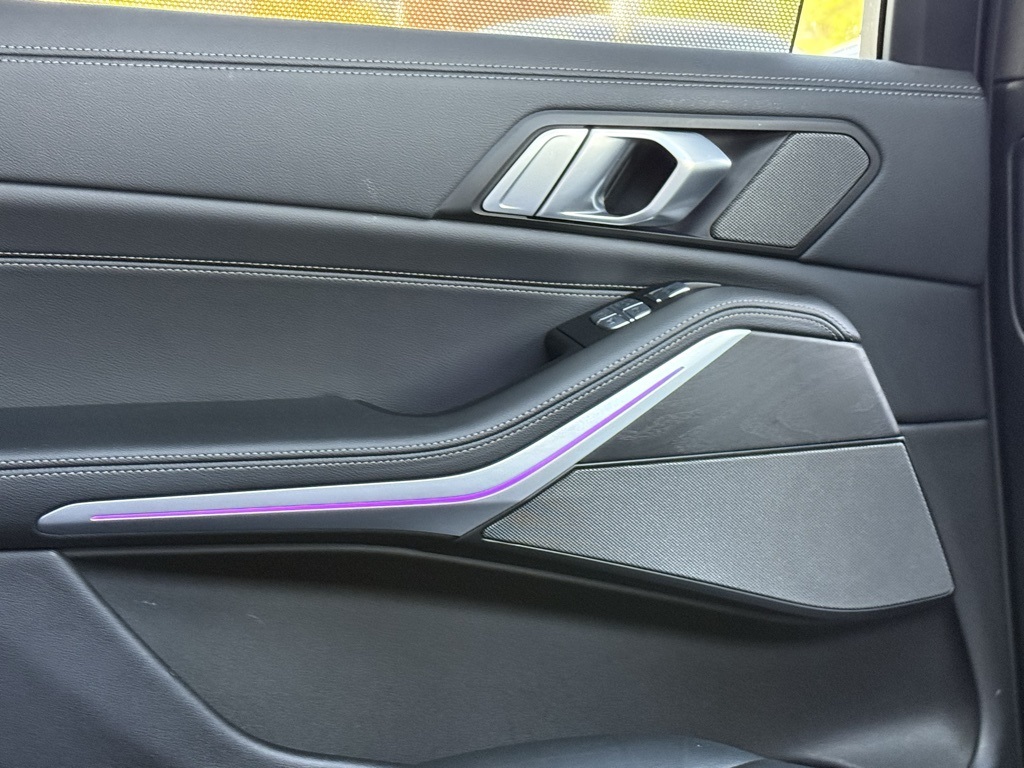 Vehicle image 72 of 106