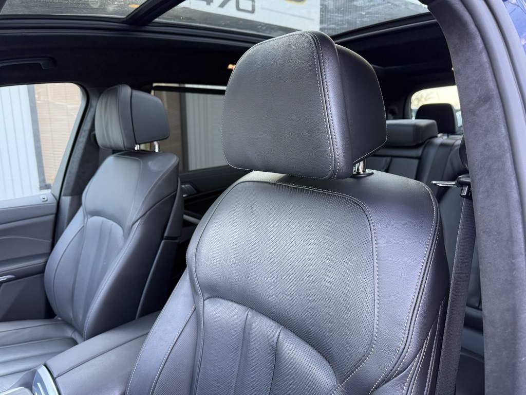 Vehicle image 18 of 106