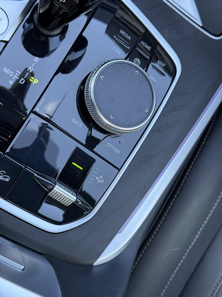 Vehicle image 84 of 106