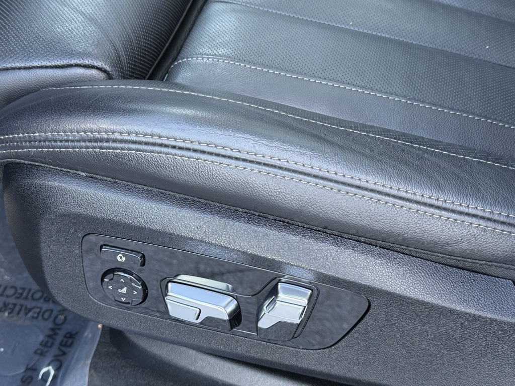 Vehicle image 79 of 106