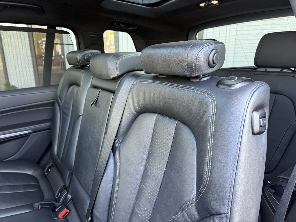 Vehicle image 16 of 106