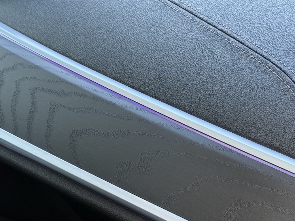 Vehicle image 93 of 106