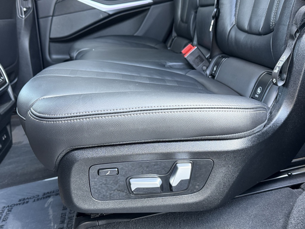 Vehicle image 95 of 106