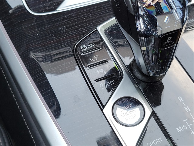 Vehicle image 24 of 31