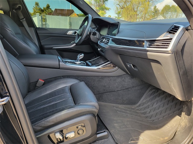 Vehicle image 11 of 31