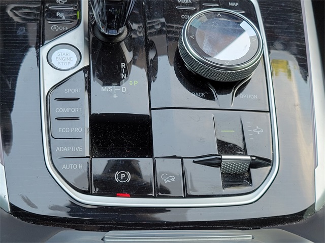 Vehicle image 27 of 31