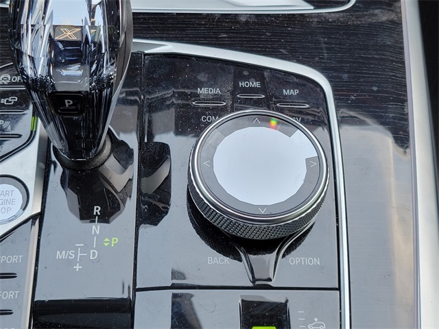 Vehicle image 25 of 31