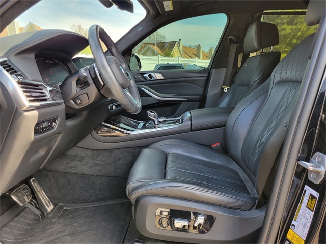 Vehicle image 10 of 31