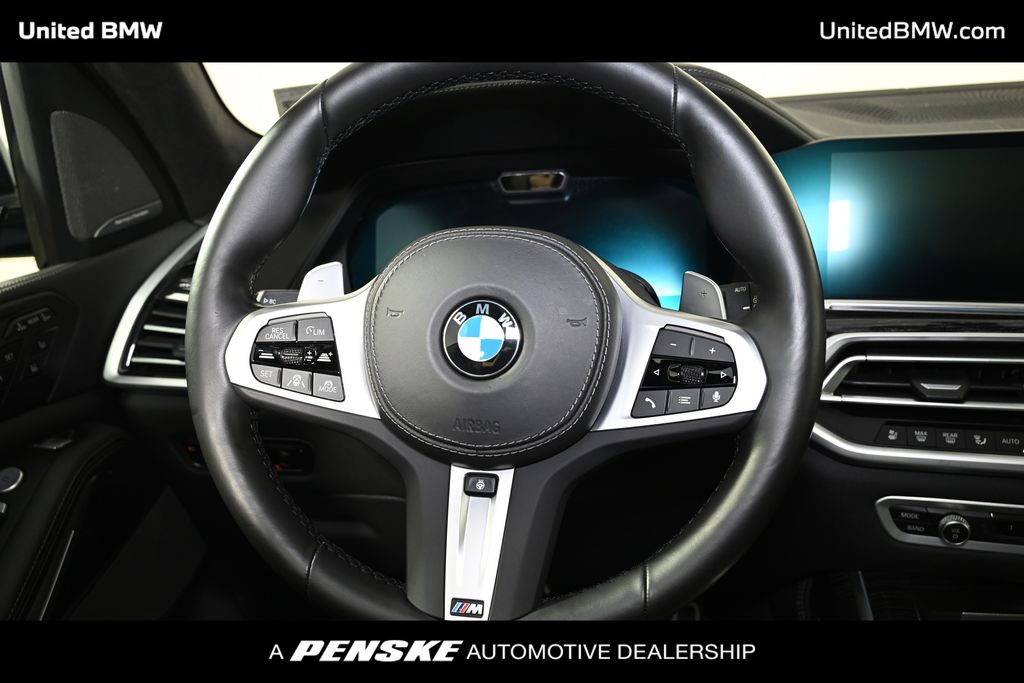 Vehicle image 15 of 26