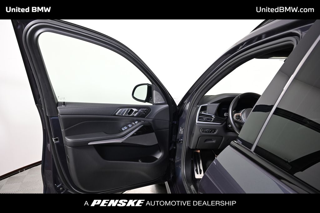 Vehicle image 18 of 26