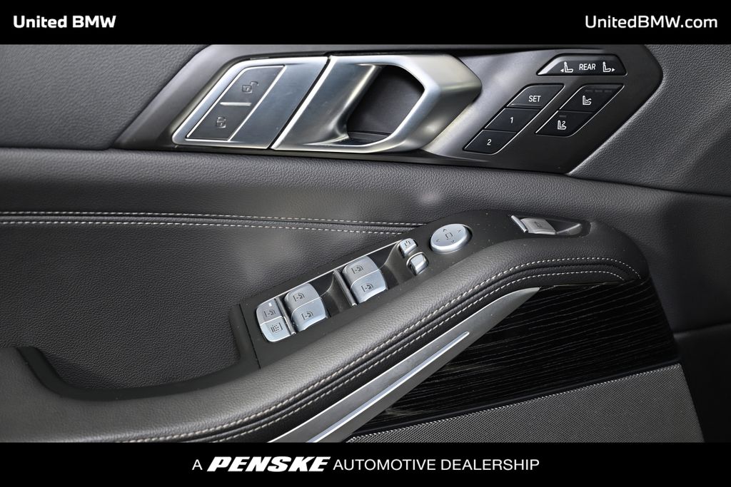 Vehicle image 16 of 26