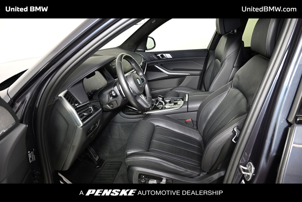 Vehicle image 11 of 26