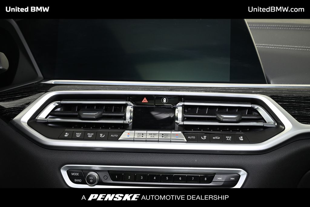 Vehicle image 21 of 26