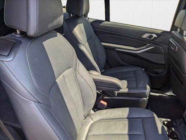 Vehicle image 11 of 24