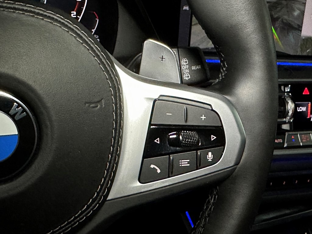 Vehicle image 33 of 36