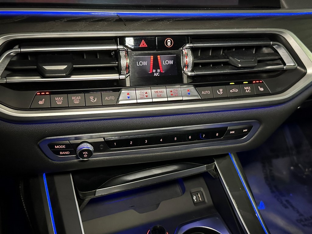 Vehicle image 25 of 36
