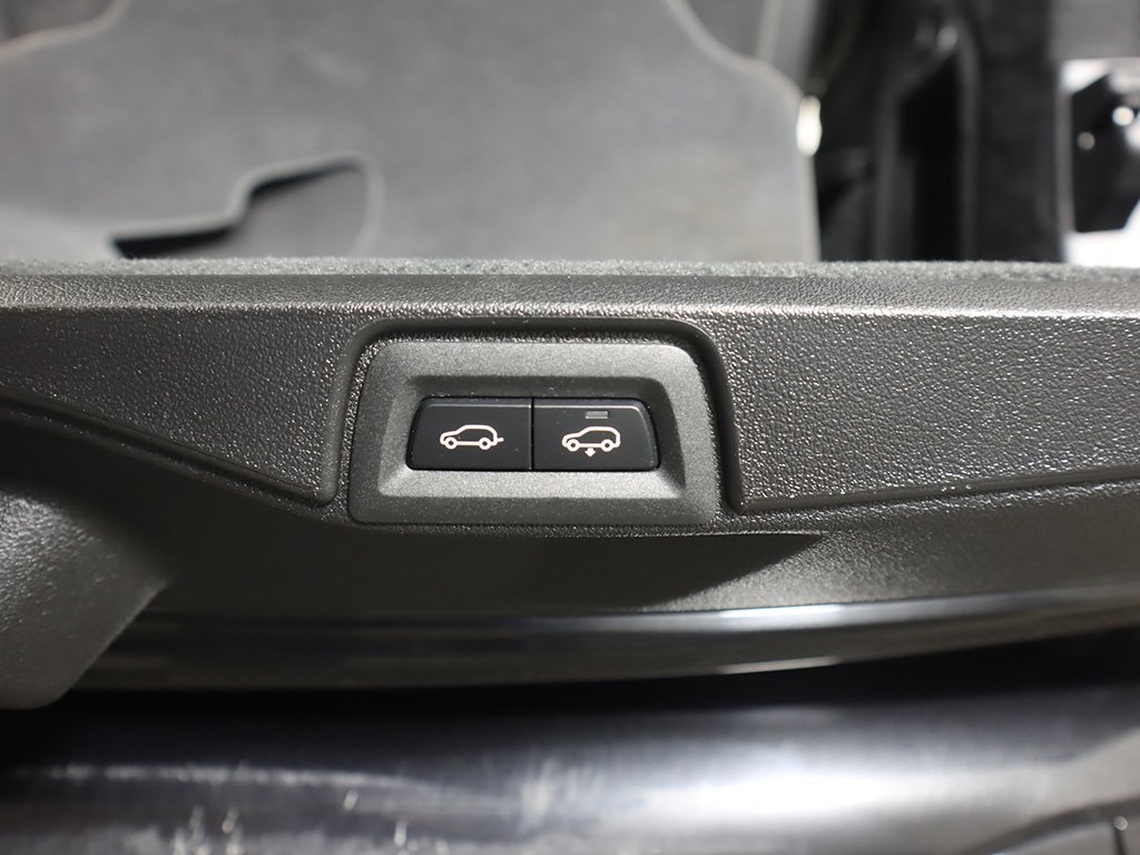 Vehicle image 71 of 80