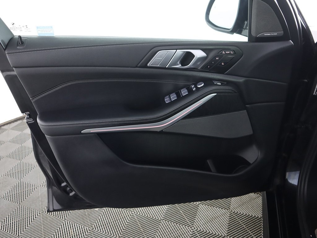 Vehicle image 29 of 80