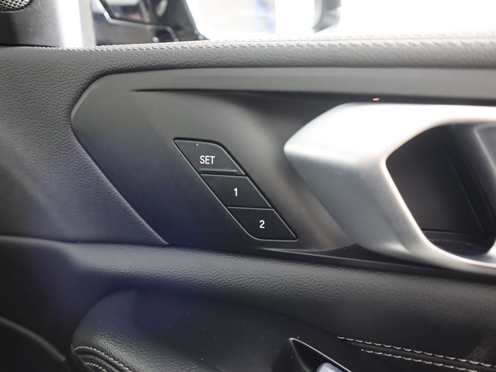Vehicle image 76 of 80