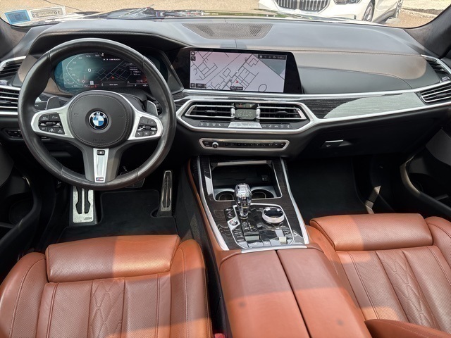 Vehicle image 10 of 12