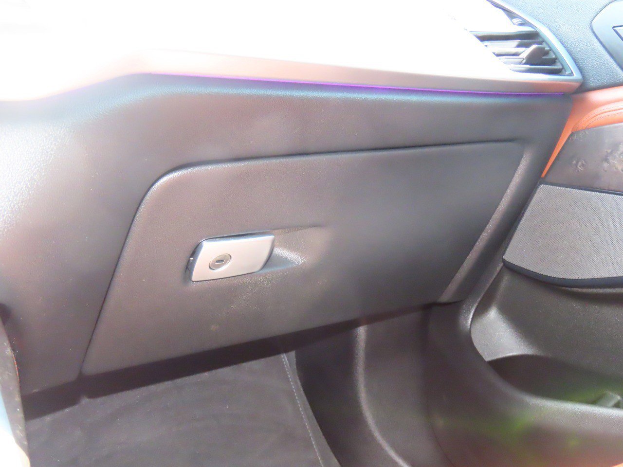 Vehicle image 34 of 38