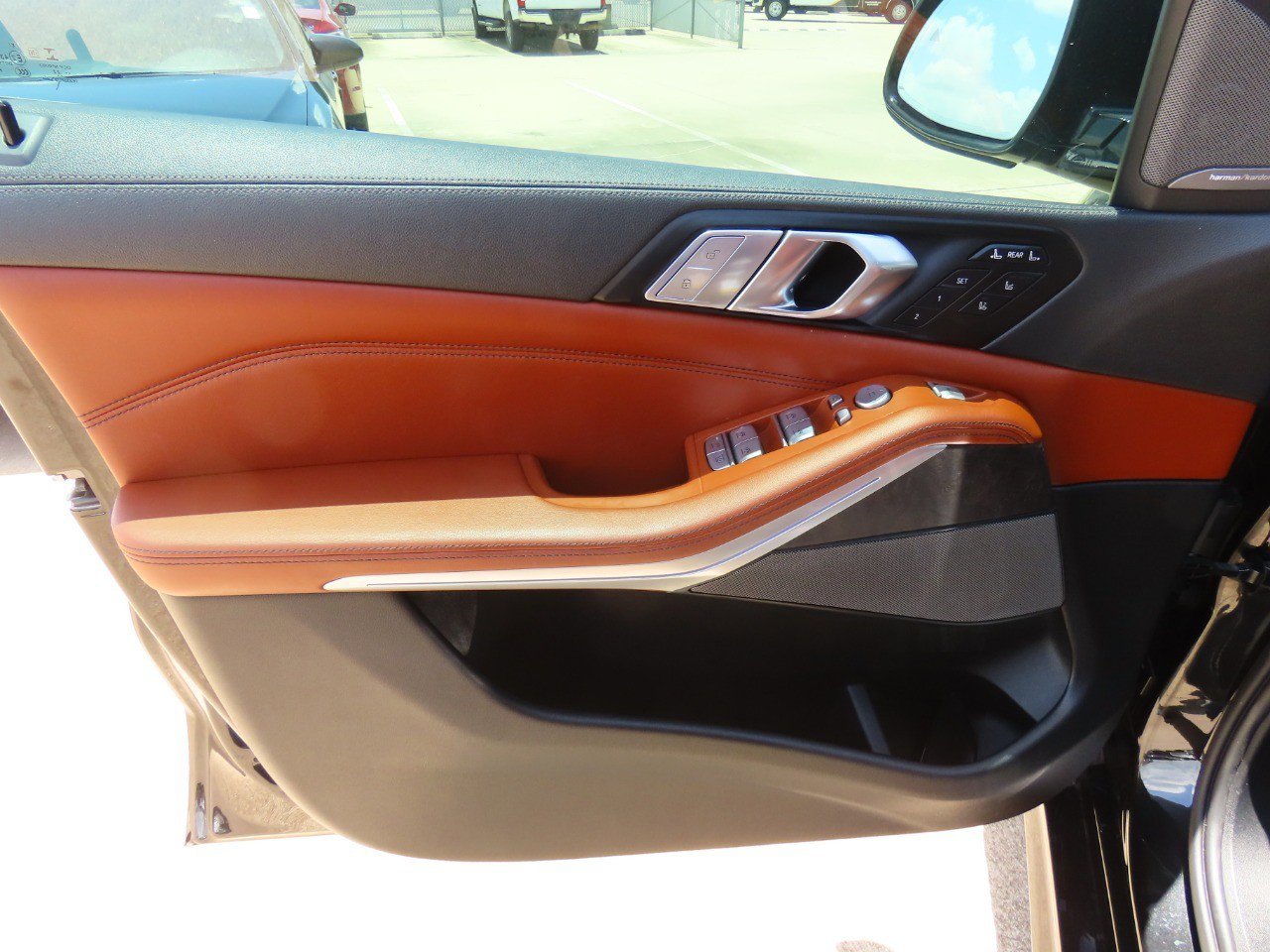 Vehicle image 22 of 38