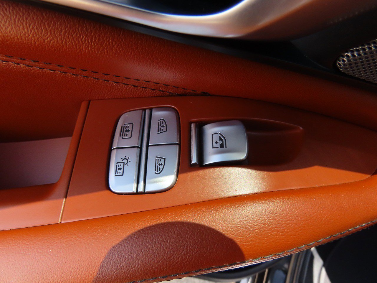 Vehicle image 27 of 38