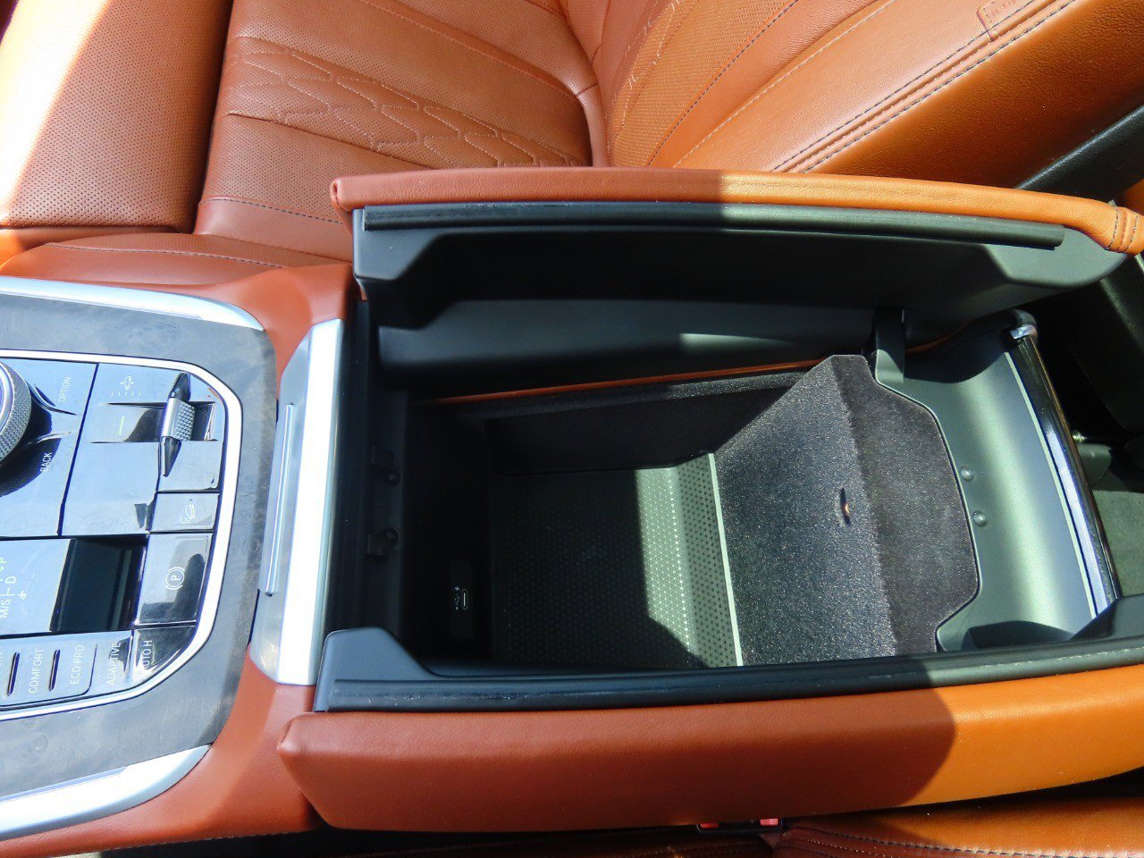 Vehicle image 25 of 38