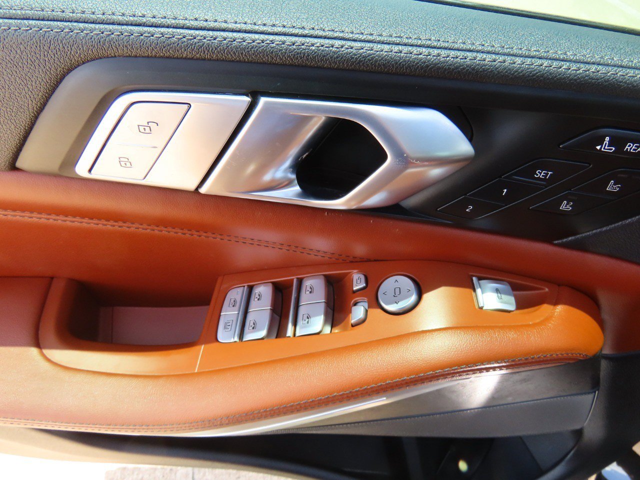 Vehicle image 24 of 38