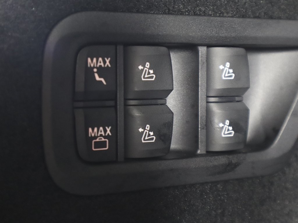 Vehicle image 65 of 74