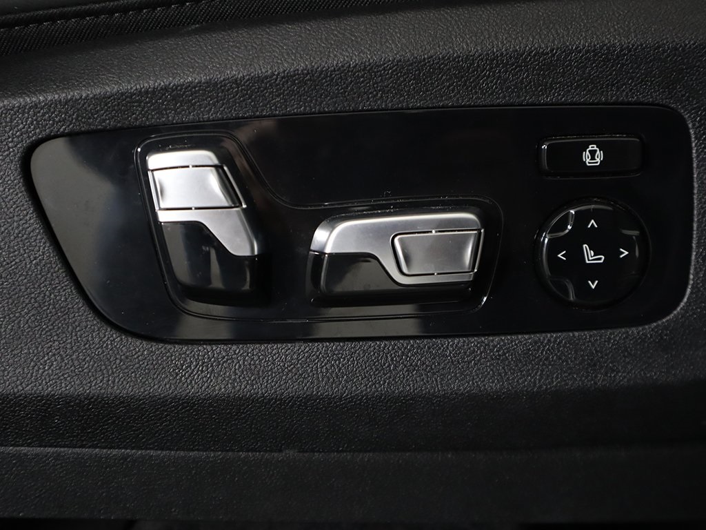 Vehicle image 70 of 74