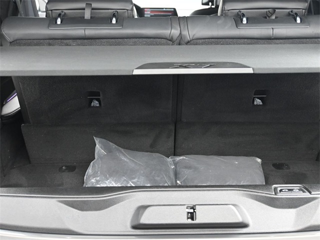 Vehicle image 32 of 37