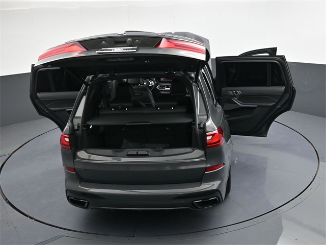 Vehicle image 33 of 37