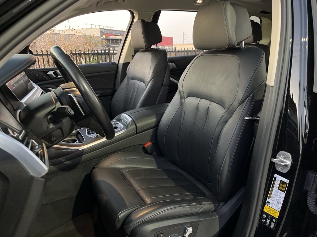 2022 BMW X7 xDrive40i Image 13 of 33