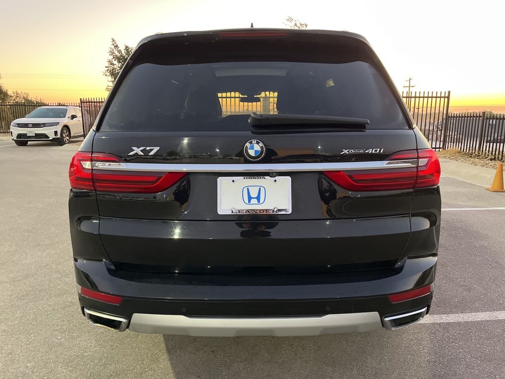 2022 BMW X7 xDrive40i Image 5 of 33