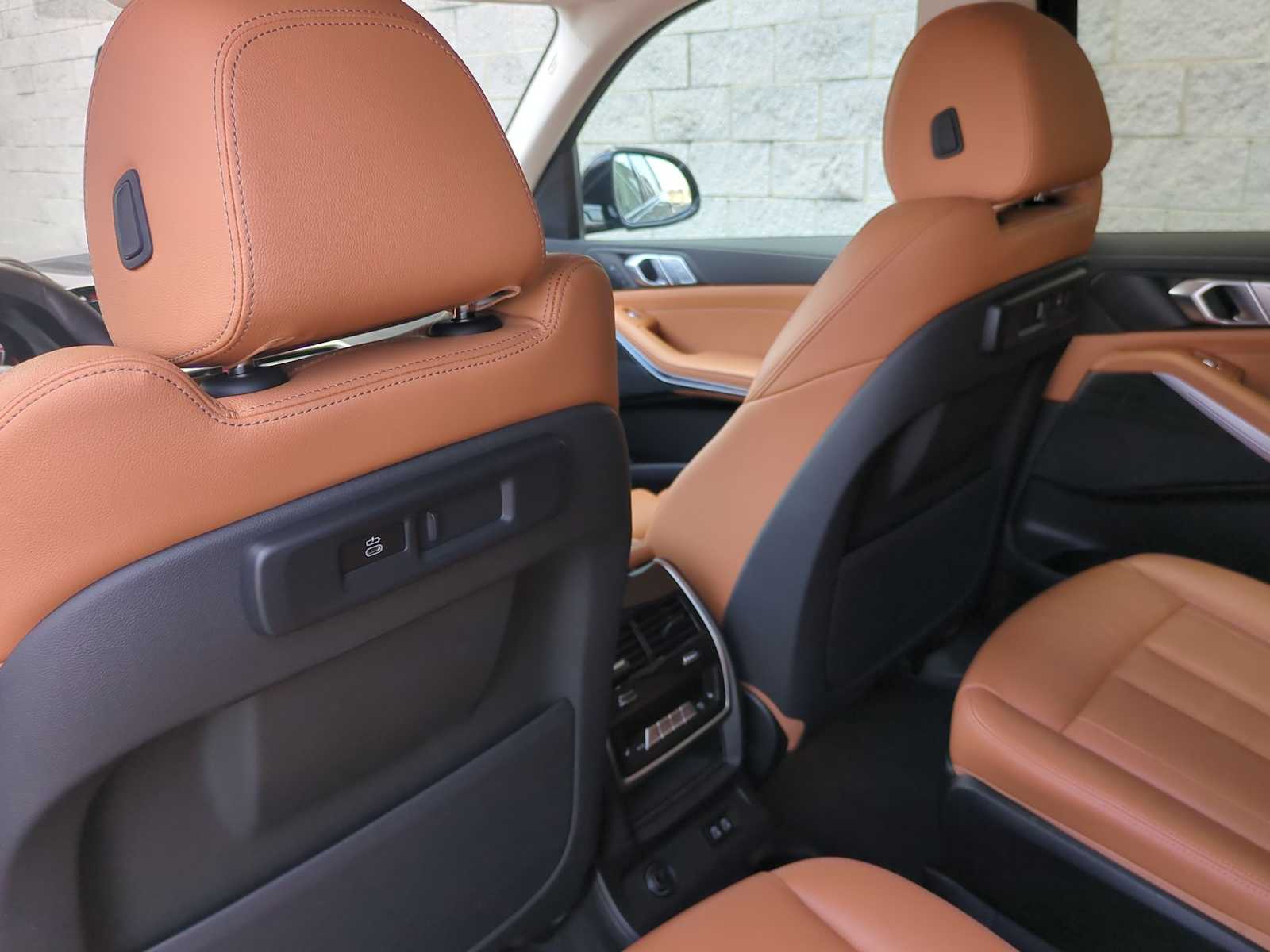 Vehicle image 11 of 30