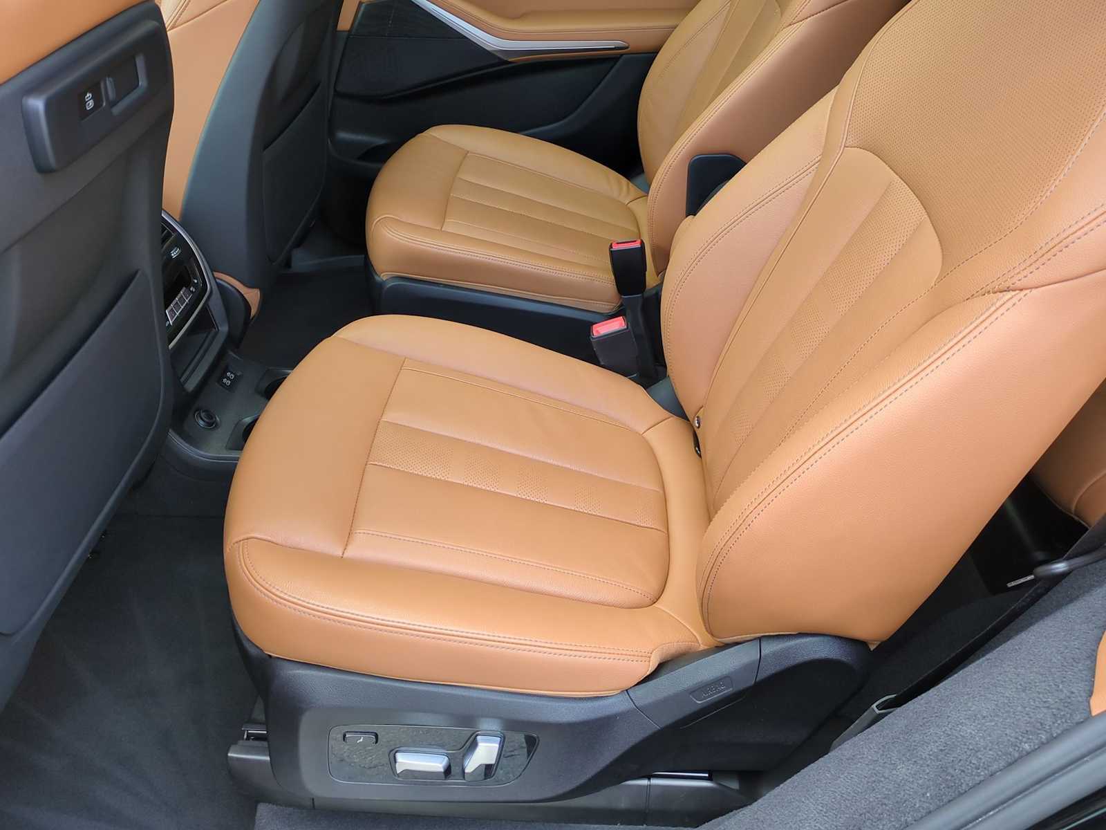 Vehicle image 13 of 30