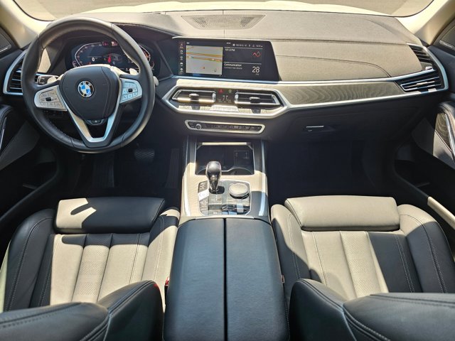 Vehicle image 17 of 31