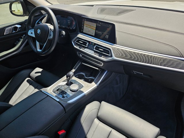 Vehicle image 15 of 31