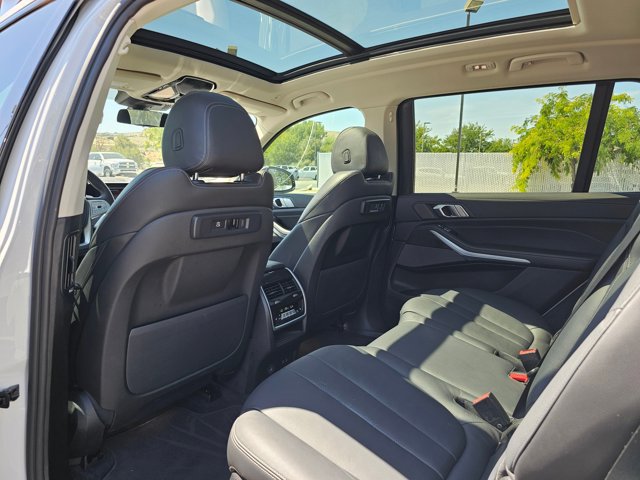 Vehicle image 14 of 31