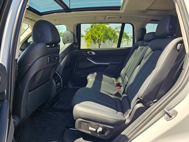 Vehicle image 11 of 31