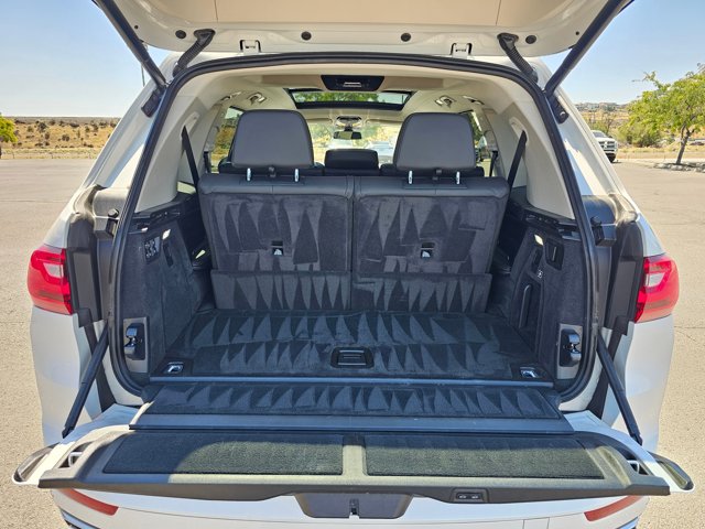 Vehicle image 8 of 31