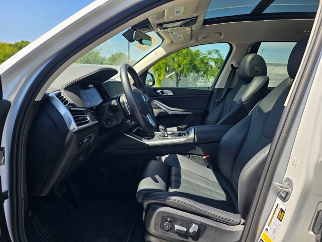 Vehicle image 25 of 31