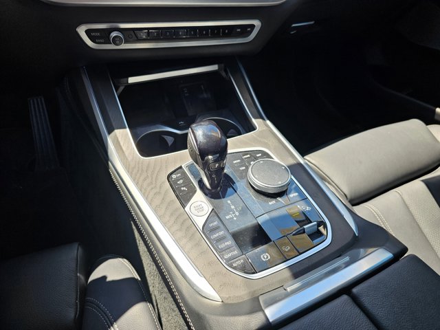 Vehicle image 21 of 31