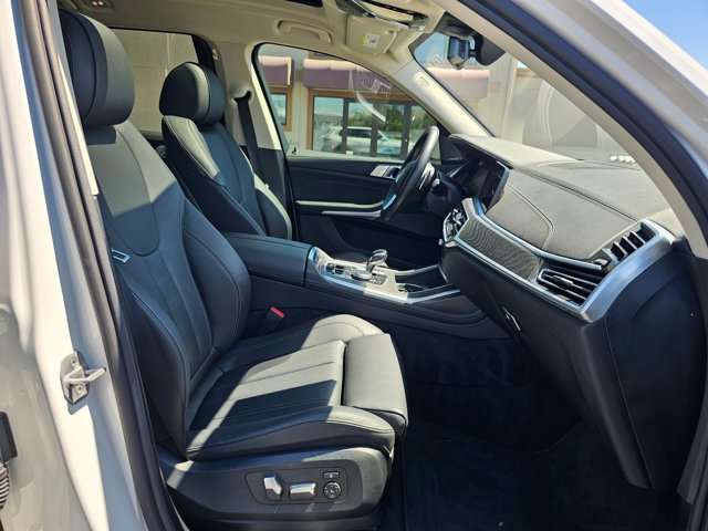 Vehicle image 9 of 31