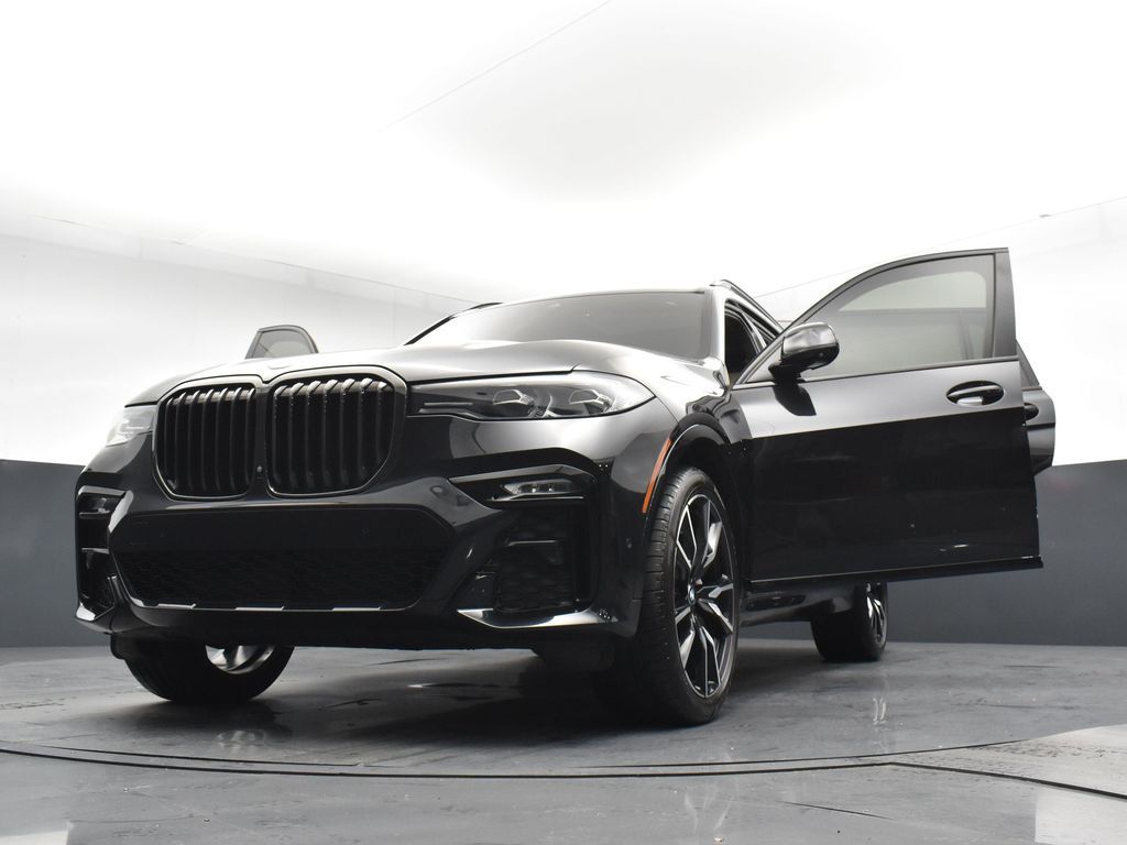 2022 BMW X7 xDrive40i Image 3 of 29